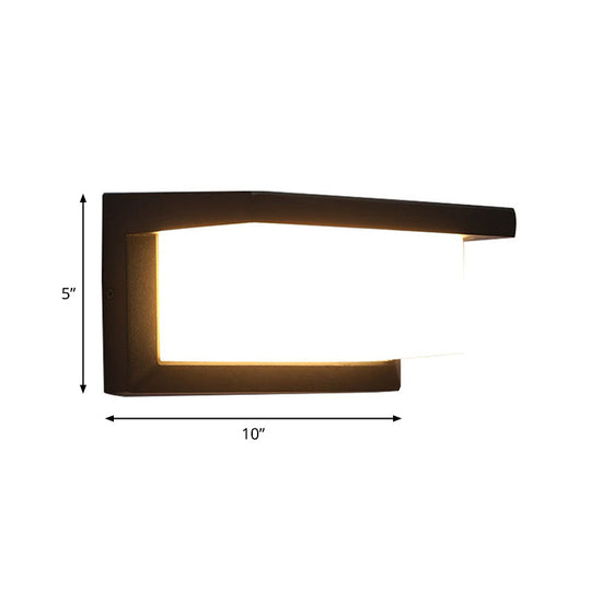 Enduring Glow: Modern Illumination For Your Courtyard